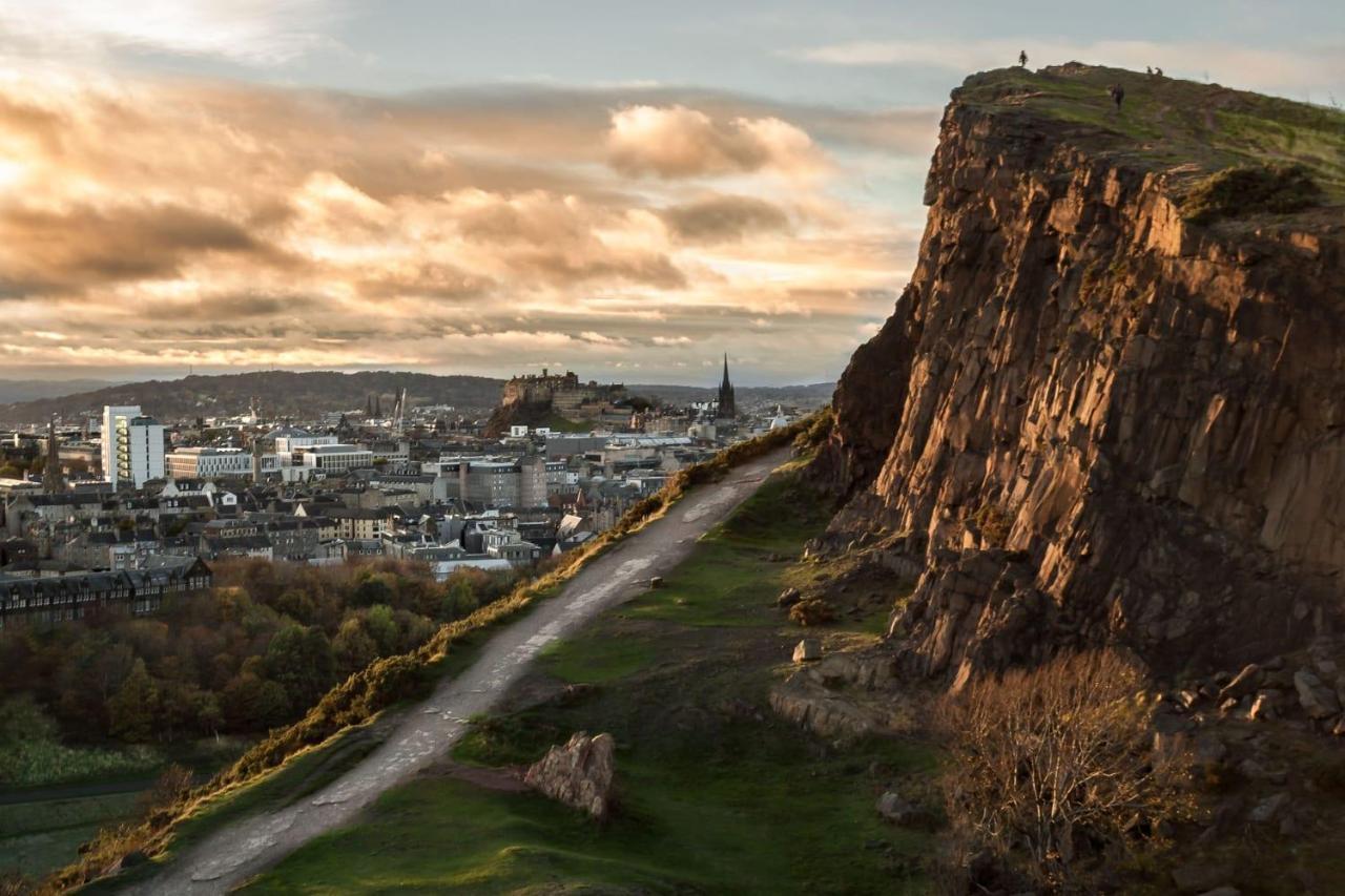 Spacious City Centre Family Room Edinburgh Exterior photo